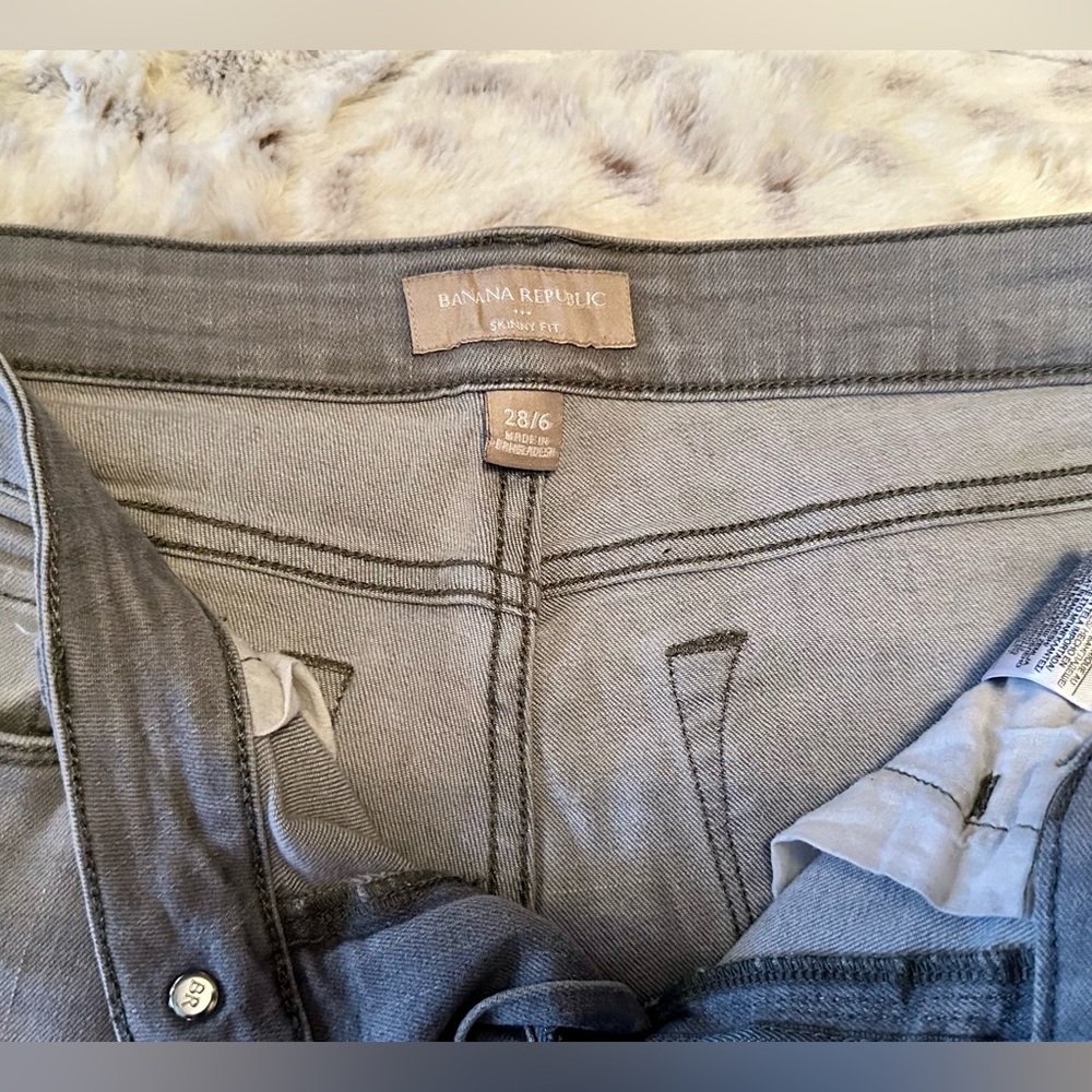 Banana Republic gray washed ripped jeans. Size 28/6